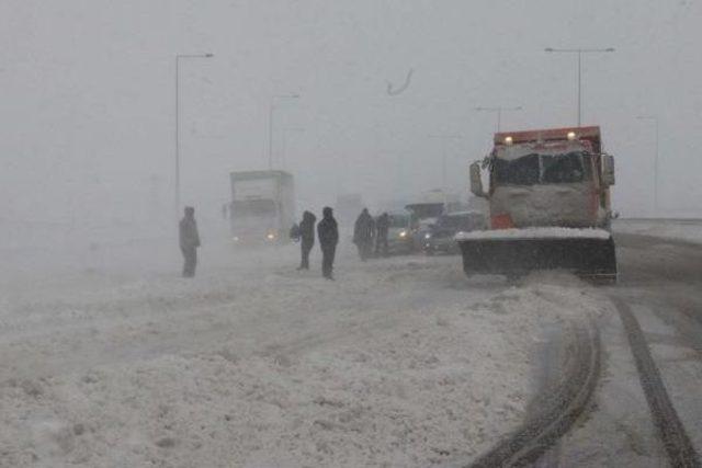 Kuzey Çevre Otoyolu'nda Trafik Durdu