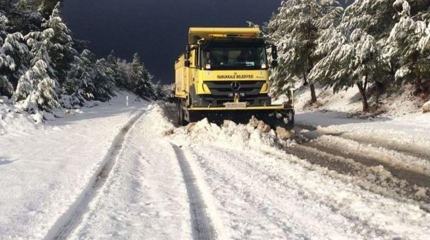 Pamukkale Belediyesi&rsquo;nin Karla M&uuml;cadelesi S&uuml;r&uuml;yor