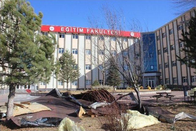 Kayseri’de Üniversitenin Çatısı Uçtu: 4 Yaralı