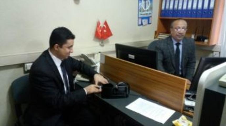 Kaymakam Kocabey, Yeni Kimlik Kartı M&uuml;racaatını Yaptı