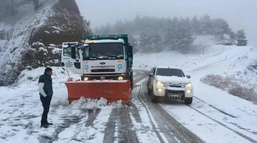 B&uuml;y&uuml;kşehirin Kar Ekipleri &Ccedil;alışmalarını S&uuml;rd&uuml;r&uuml;yor