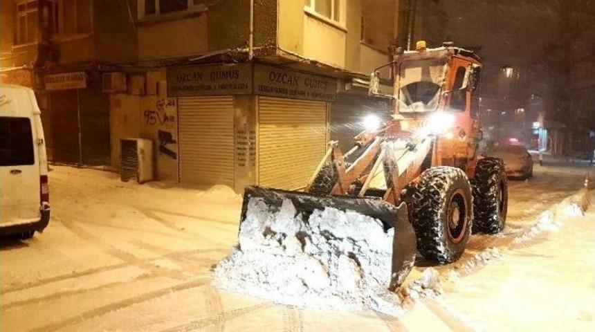 Beyoğlu&rsquo;nda Kar &Ccedil;alışmaları Aralıksız Devam Ediyor