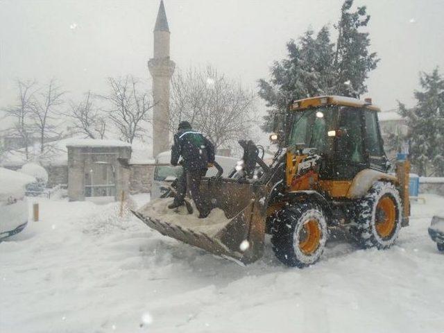 Beyoğlu’nda Kar Çalışmaları Aralıksız Devam Ediyor