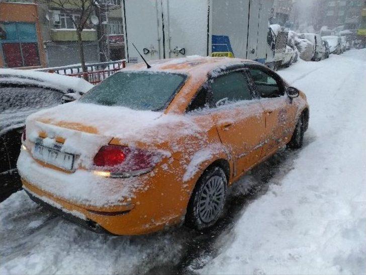 (özel Haber) Karda Kalan Taksi Şoföründen İlginç Yöntem G4