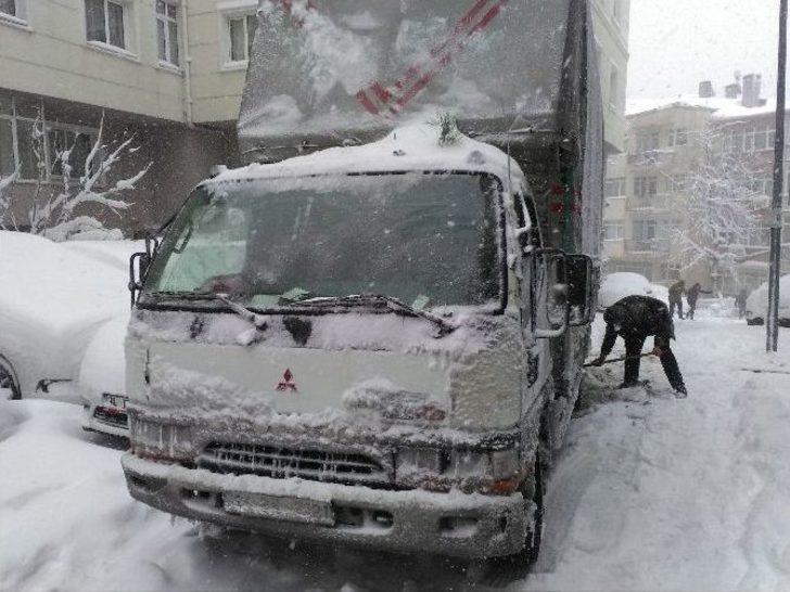 (özel Haber) Karda Kalan Taksi Şoföründen İlginç Yöntem G5