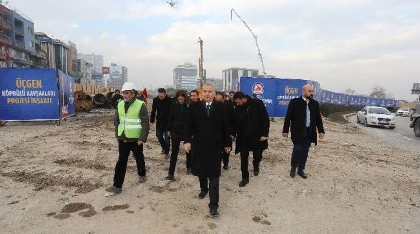 Denizli’de Üçgen Köprülü Kavşaklar Çalışmaları Sürüyor