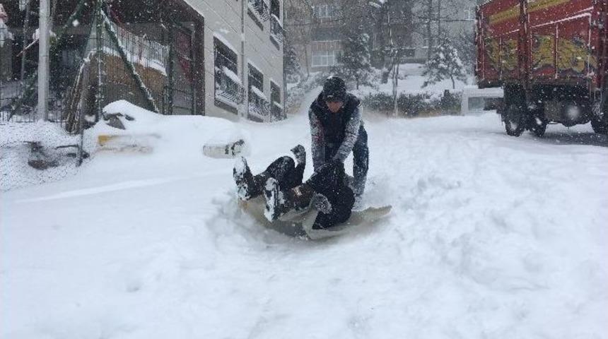 Karın Keyfini Kayarak &Ccedil;ıkardılar