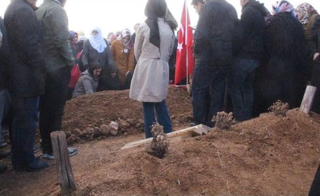 Kahraman Şehit Fethi Sekin&rsquo;in Naaşı Annesinin Yanına Defnedildi