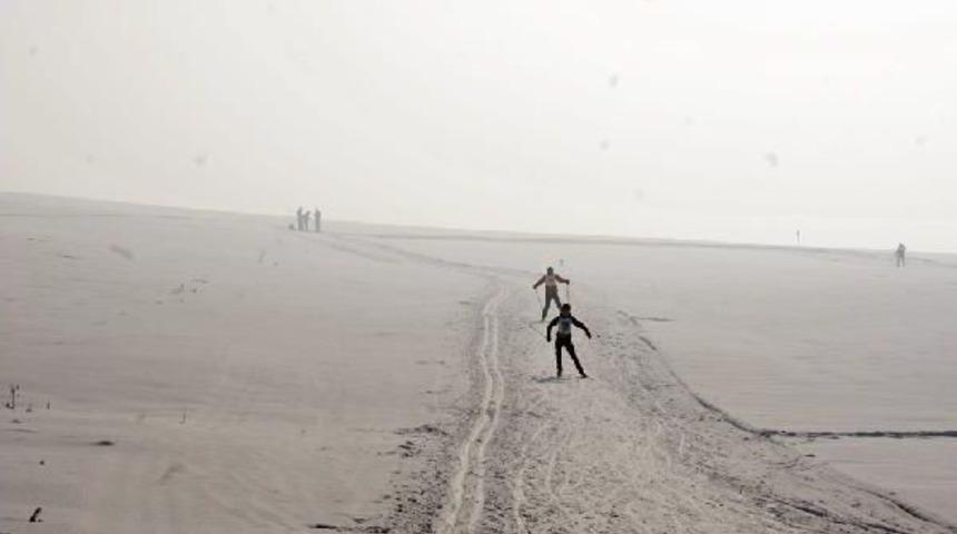 Kayak Pisti Olmayan Y&uuml;ksekova'da Kayaklı Koşu Yarışması