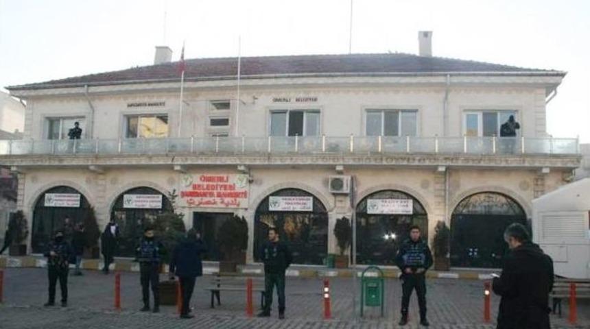 &Ouml;merli Belediyesi&rsquo;ne Atanan Kayyum G&ouml;reve Başladı