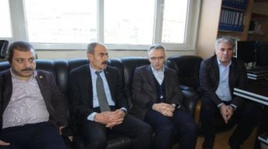 Bakan Ağbal&rsquo;dan, Mhp İl Başkanlığı&rsquo;na Ziyaret