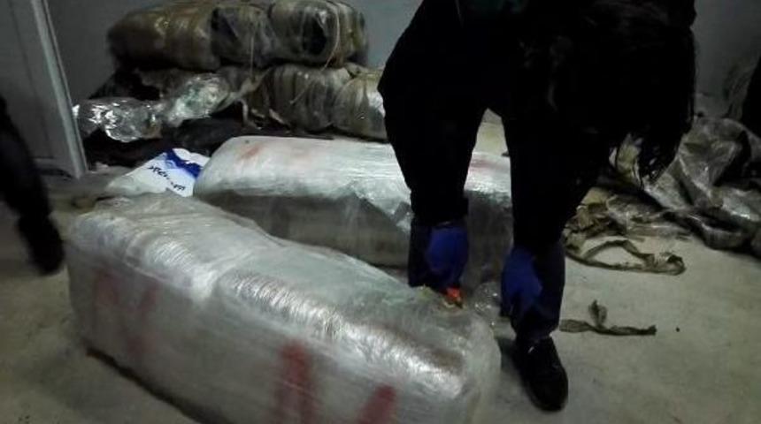 İzmir'de 650 Kilo Esrar Ele Ge&ccedil;irildi