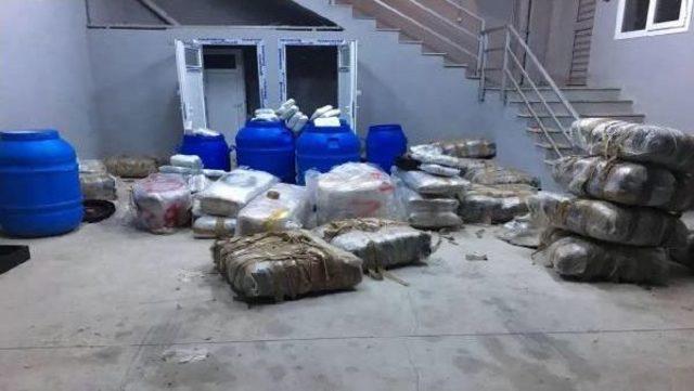 İzmir'de 650 Kilo Esrar Ele Geçirildi