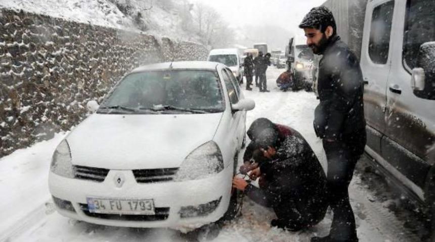 Zonguldak'ta Kar Ulaşımı Aksattı