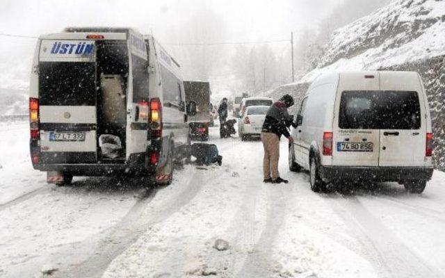 Zonguldak'ta Kar Ulaşımı Aksattı