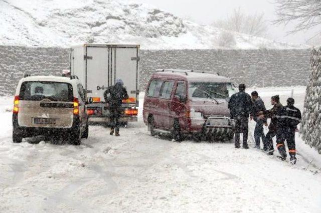 Zonguldak'ta Kar Ulaşımı Aksattı