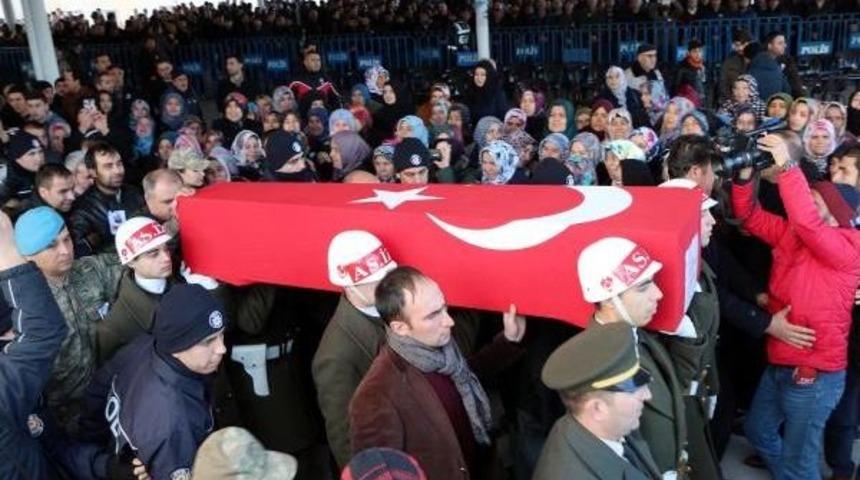 Şehit Teğmenin Cenazesi Gaziantep'te (2)