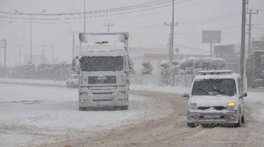Bursa&rsquo;da Ulaşıma Kar Engeli
