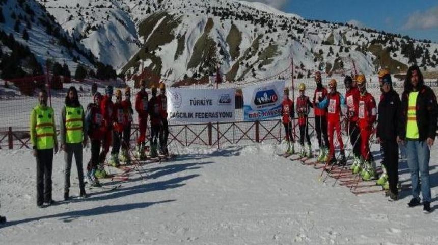 Dağ Kayağı T&uuml;rkiye Şampiyonası Erzincan&rsquo;Da Yapıldı