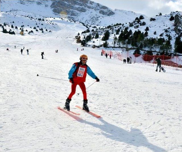 Ergan Dağı Türkiye Dağ Kayağı Şampiyonasına Ev Sahipliği Yaptı