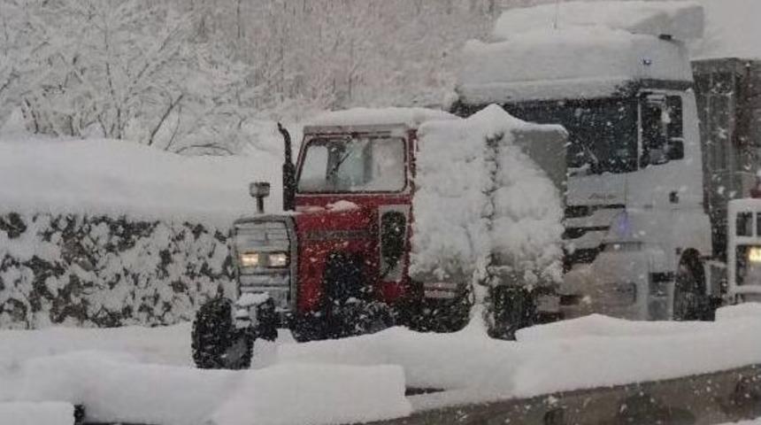 Kar Yağdı, Trakt&ouml;rc&uuml;lerin Y&uuml;z&uuml; G&uuml;ld&uuml;