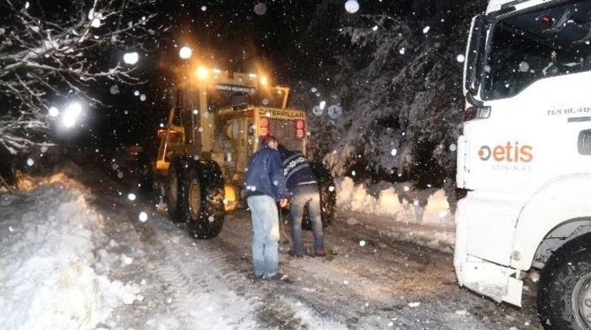 Turgutlu&rsquo;da Ekipler Gece Boyunca &Ccedil;alıştı