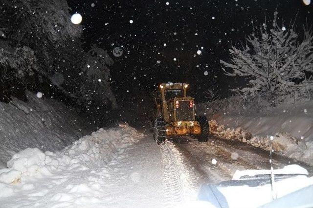 Turgutlu’da Ekipler Gece Boyunca Çalıştı