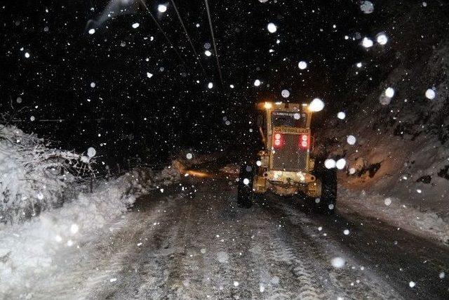 Turgutlu’da Ekipler Gece Boyunca Çalıştı