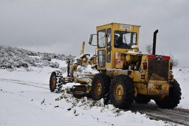 Yunusemre&rsquo;de Kar Mesaisi S&uuml;r&uuml;yor 3