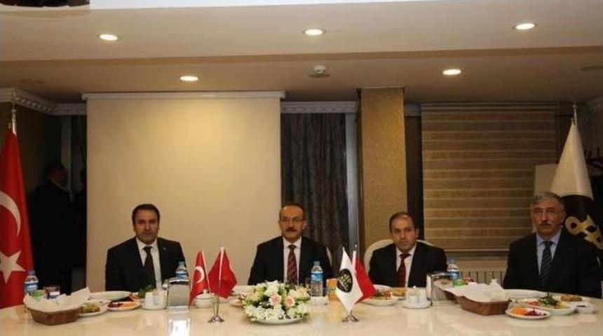 Vali Yavuz, Doktorlarla Bir Araya Geldi