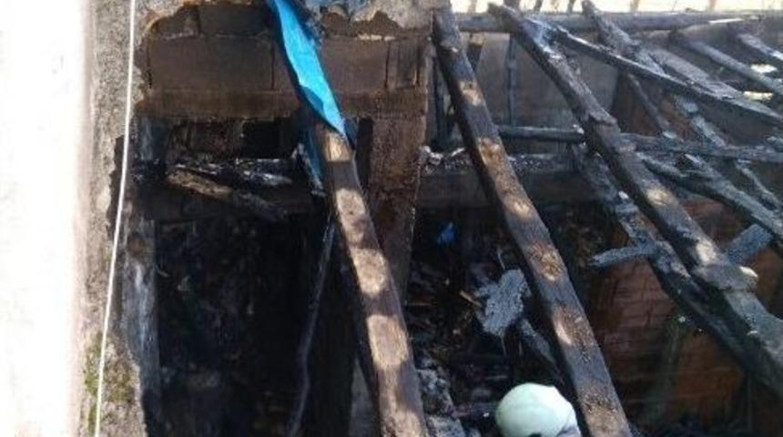 İtfaiye Ekipleri 3 Saatte 4 Ayrı Yangına M&uuml;dahale Etti