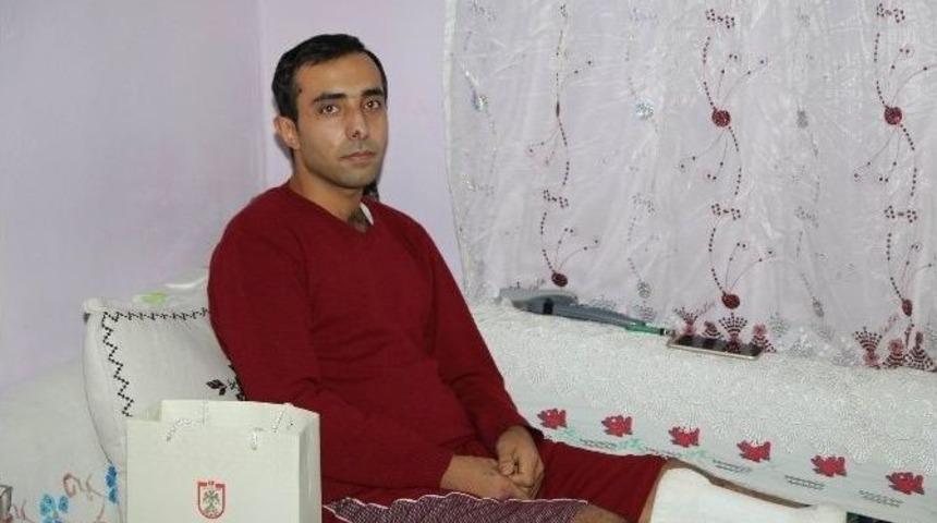 Vali G&uuml;l&rsquo;den, Fırat Kalkanı Harekatı Gazisine Ziyaret