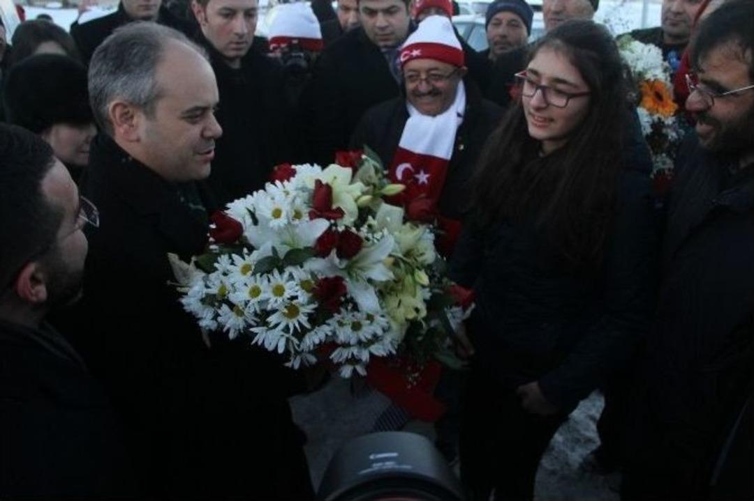 Bakanlar, Sarıkamış&rsquo;ta Kardan Şehit Heykellerinin A&ccedil;ılışını Yaptı