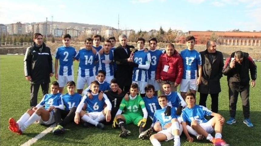 Elazığ&rsquo;da U-17 Ve U-15 Ligi Şampiyonları Kupalarını Aldı
