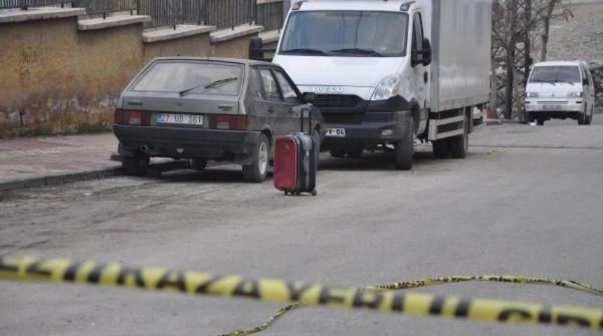 Gaziantep'te Ş&uuml;pheli Valizden Elbise &Ccedil;ıktı