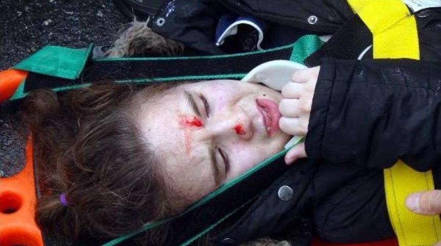 Otomobilin &Ccedil;arptığı Ortaokul &Ouml;ğrencisi Yaralandı