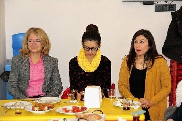 Mod International School Yönetimi Basın Mensuplarını Bir Araya Geldi