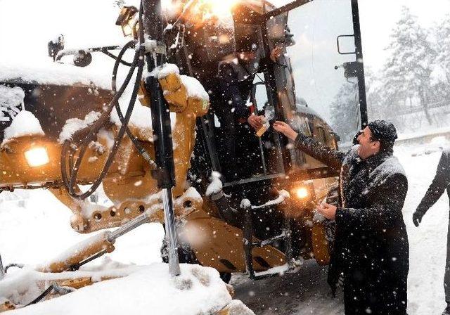 Osmangazi&rsquo;de 480 Kişilik Ekip Karla M&uuml;cadele Ediyor 1