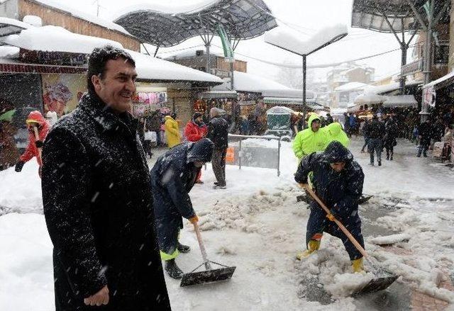 Osmangazi&rsquo;de 480 Kişilik Ekip Karla M&uuml;cadele Ediyor 2