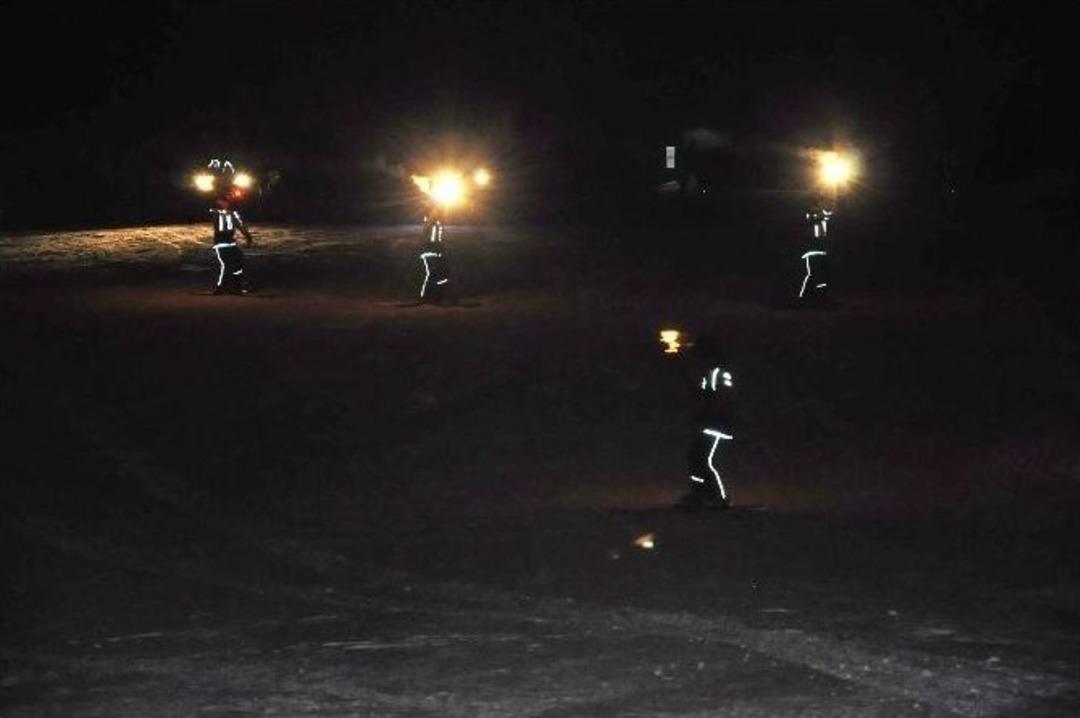 Sarıkamış Şehitleri İ&ccedil;in Meşaleli Kayak G&ouml;sterisi