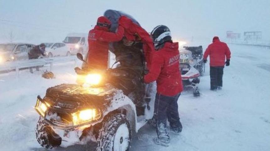 Bursa'da Kar Yağışı Etkili Oluyor (9)