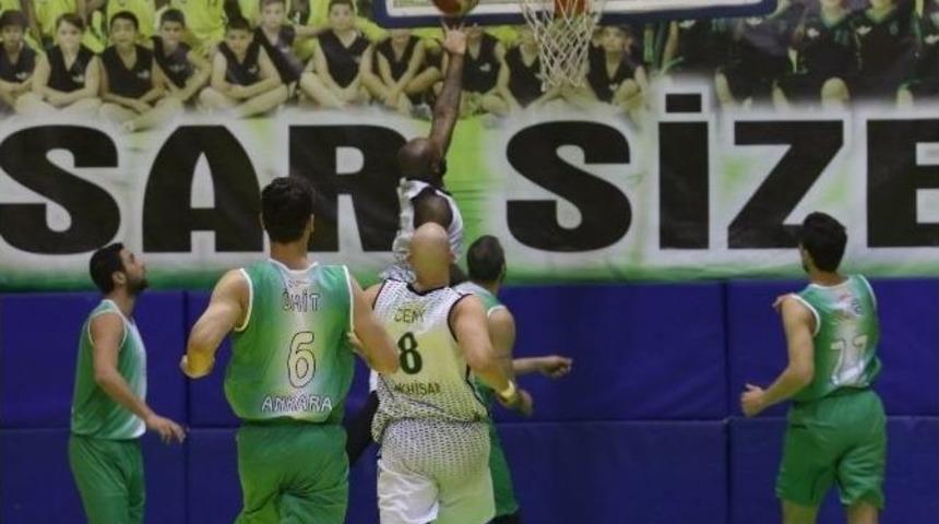 Akhisarlı Devler Evinde Zor Kazandı