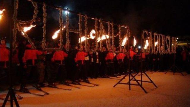 Şehit Mehmetçiklerin Kardan Heykellerine Yoğun Ilgi (3)