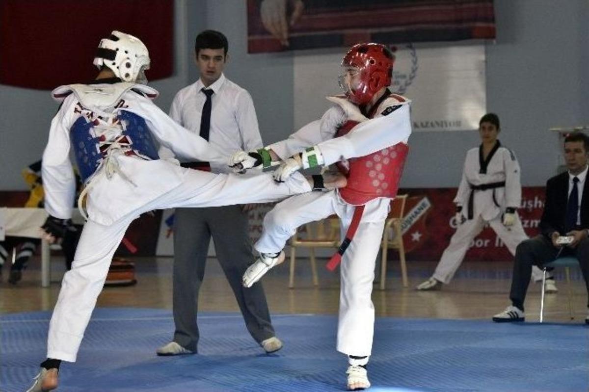 Anadolu Yıldızlar Ligi Taekwondo Grup M&uuml;sabakaları G&uuml;m&uuml;şhane&rsquo;de Devam Ediyor