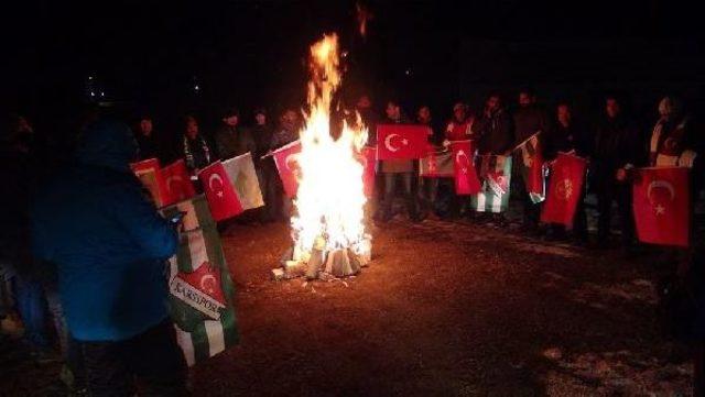 Şehit Mehmetçiklerin Kardan Heykellerine Yoğun Ilgi (4)