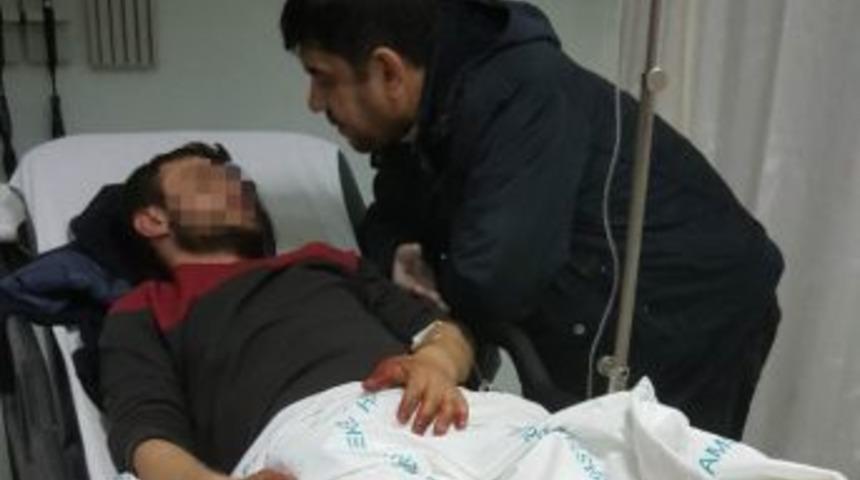Bı&ccedil;aklı Saldırıya Uğrayan 2 Kişi Yaralandı