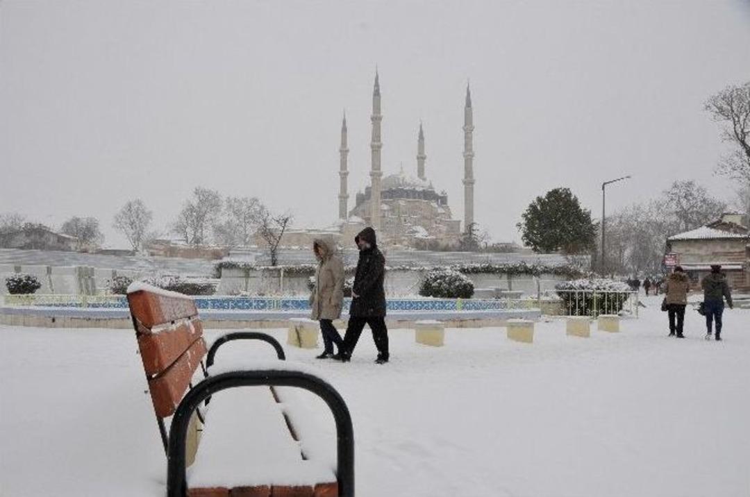 Selimiye Camii&rsquo;nden Kar Fotoğrafları