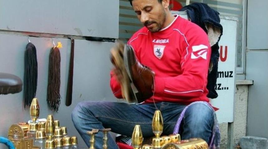 Babasının Anısını Mesleğini Yaparak Devam Ettiriyor