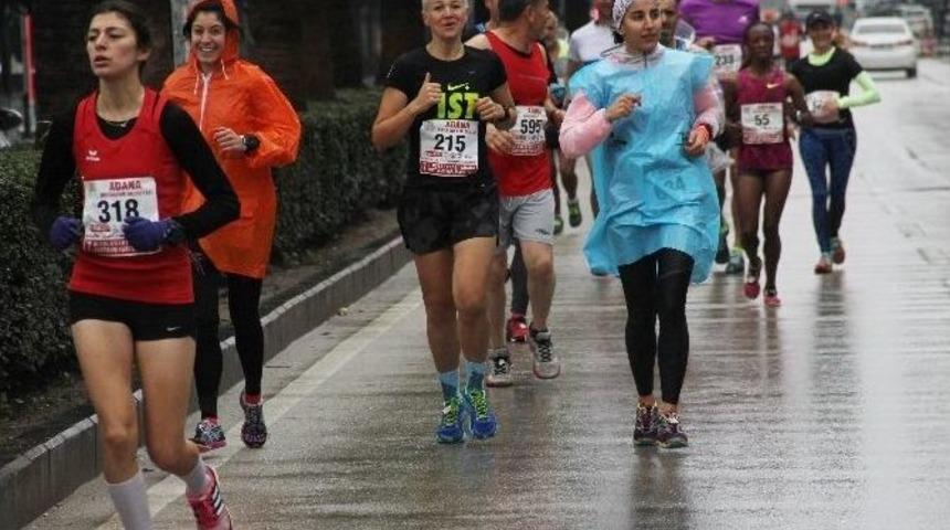 7. Uluslararası 5 Ocak Adana Kurtuluş Yarı Maratonu Ve Halk Koşusu Başladı