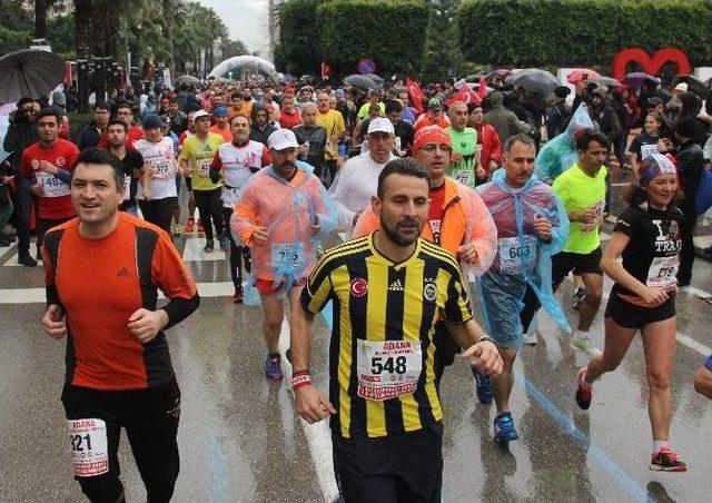 7. Uluslararası 5 Ocak Adana Kurtuluş Yarı Maratonu Ve Halk Koşusu Başladı